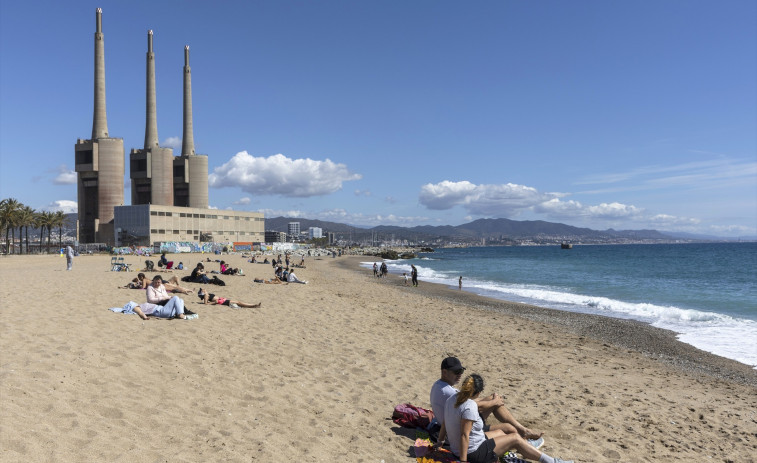 Reabre la playa Litoral de Sant Adrià tras 4 años cerrada por descontaminación