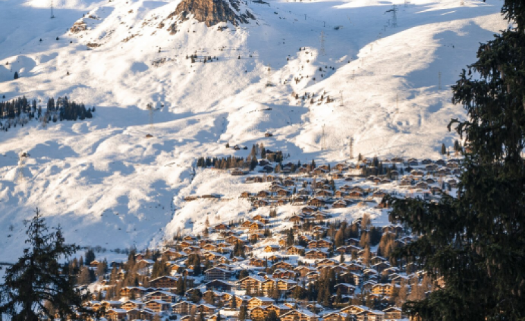 Una enorme avalancha sepulta el 90% del pueblo suizo de Blatten tras el desprendimiento de un glaciar