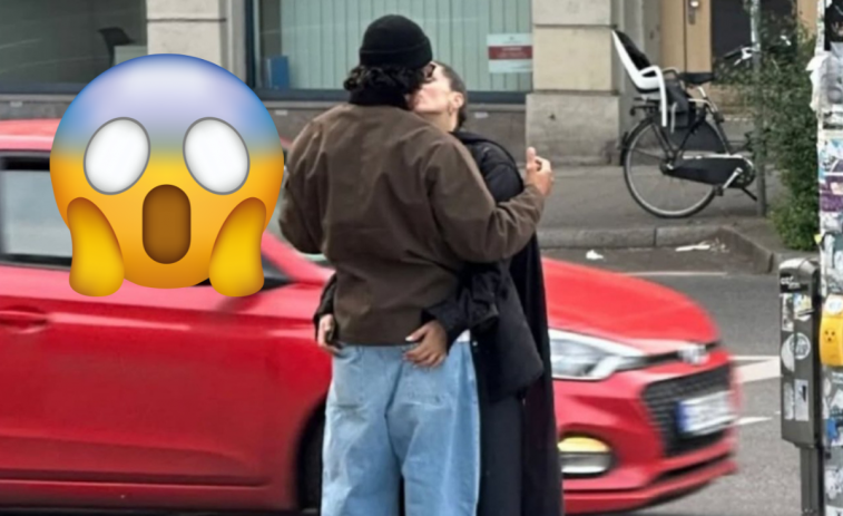 ¡Pillados! Rosalía y el actor Emilio Sakraya se besan en plena calle en Múnich