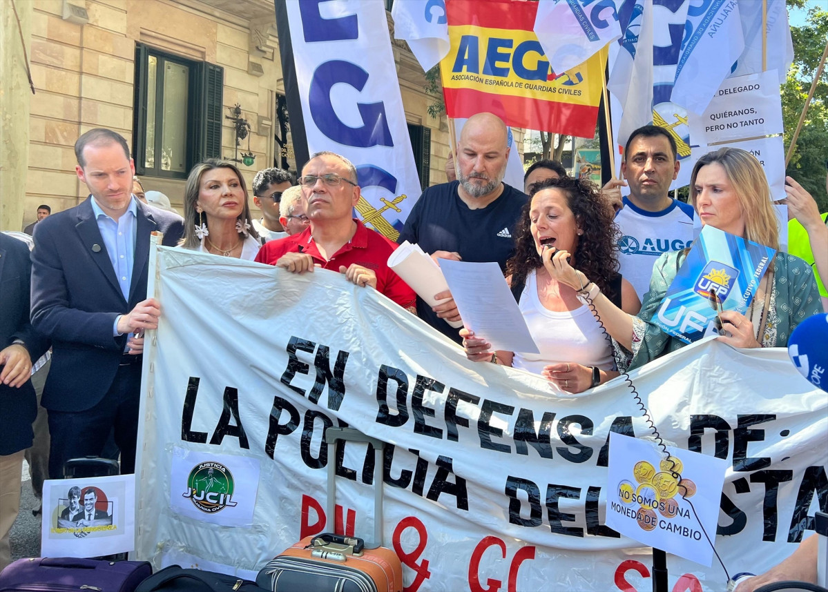 EuropaPress 6761311 representantes plataforma pn gc sos cataluna concentracion delegacion (1)