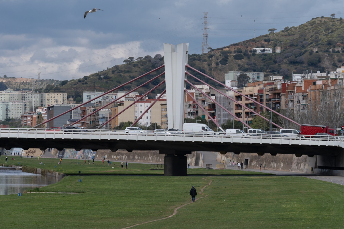 EuropaPress 6650295 varias personas parc fluvial besos 16 abril 2025 sant adria besos barcelona