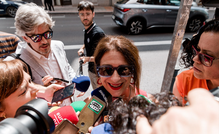 Leire Díez se da de baja del PSOE y Ferraz suspende el expediente informativo