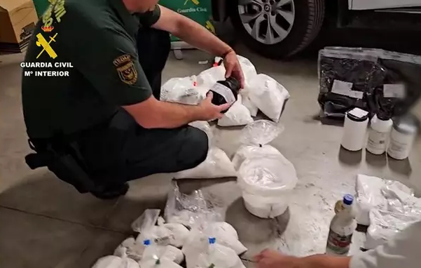 La Guardia Civil captura a un hombre que había fabricado más de 150 kilos de explosivos en su garaje