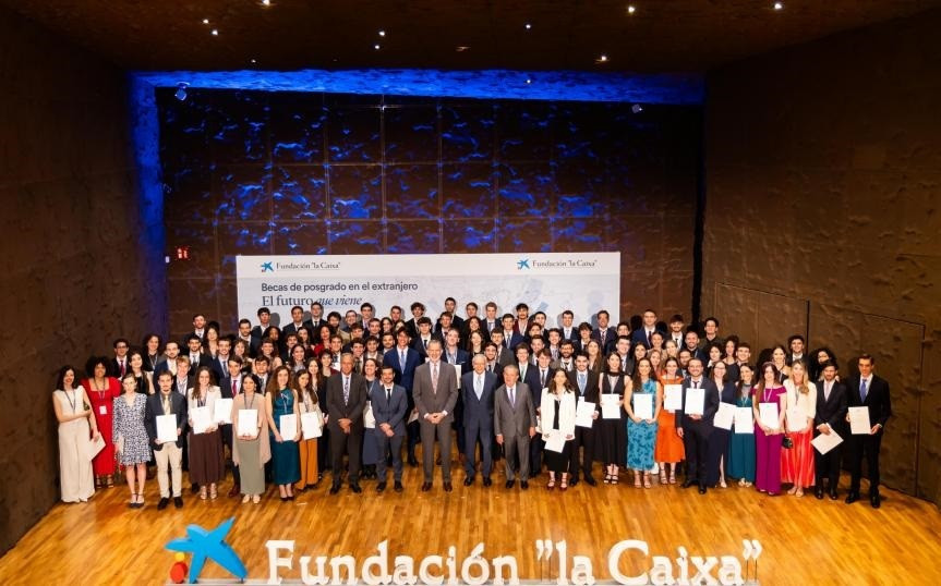 EuropaPress 6774846 rey preside ceremonia entrega 100 becas posgrado extranjero fundacion caixa