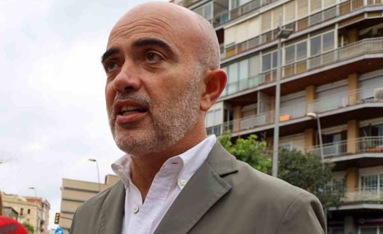 Roban el móvil a un concejal del PP en Barcelona, lo localizan en un piso y los Mossos 