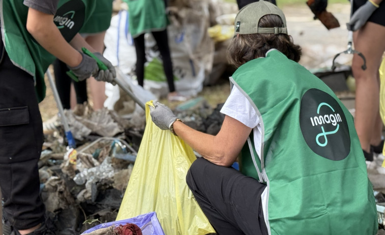 Imagin (CaixaBank) impulsa un proyecto para recoger 250.000 kilos de residuos de ríos españoles