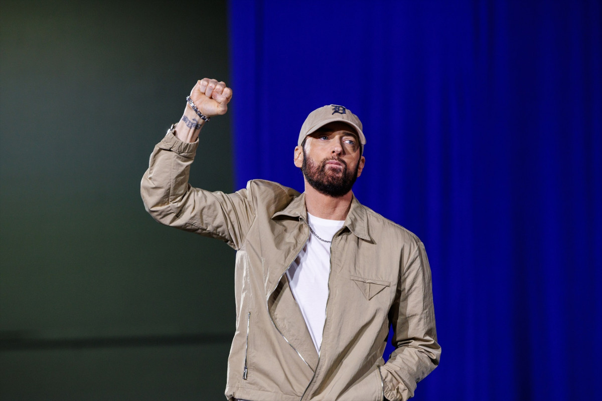 EuropaPress 6777593 october 22 2024 detroit michigan usa eminem takes the stage at rally with