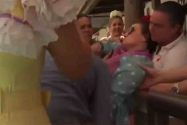 VÍDEO | Dulce, la niñera de Isa P, se desmaya en directo en una conexión con 'La Familia de la Tele'