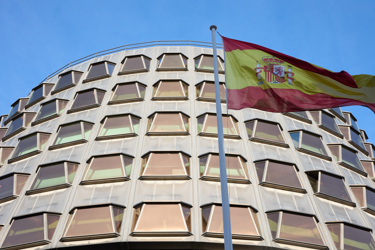 Archivo - Vista de la fachada del Tribunal Constitucional el día en el que se celebra el acto solemne de toma de posesión de los cuatro nuevos magistrados en el Tribunal Constitucional (TC), a 9 de 