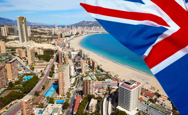 ¿Demasiados españoles en España? La polémica reseña de una turista británica en un hotel de Benidorm