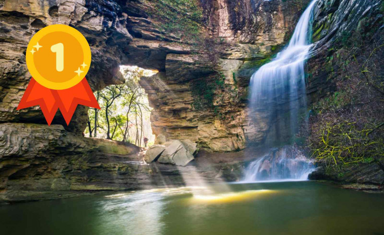 Escapa del calor de Barcelona: descubre una cascada mágica a solo 100 kilómetros