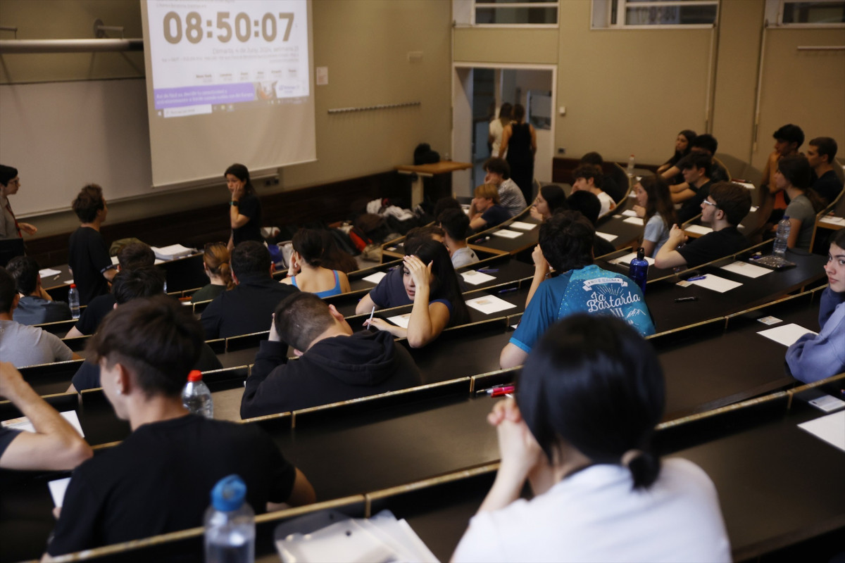 EuropaPress 6007532 estudiantes aula primer dia examenes selectividad upf ciutadella junio 2024