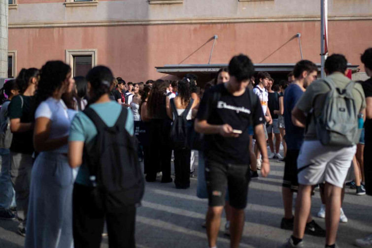 Un estudiante con un 8 de media se queda fuera de la selectividad en Catalunya por un trámite burocrático