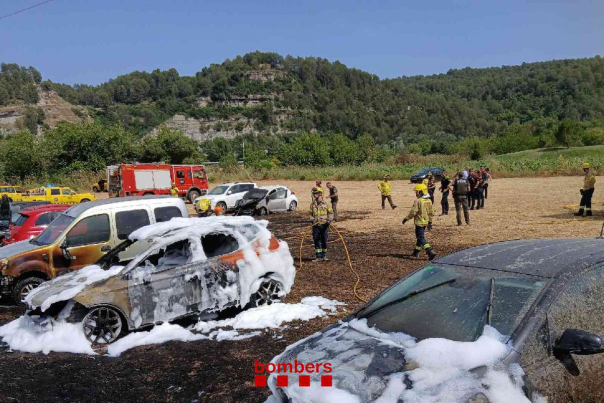 Coches quemados en Sant Fruitós de Bages   BOMBERS
