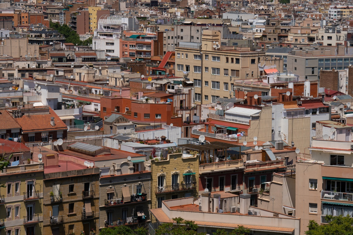 Europapress 5205372 varios edificios viviendas vistos mirador poble sec 17 mayo 2023 barcelona