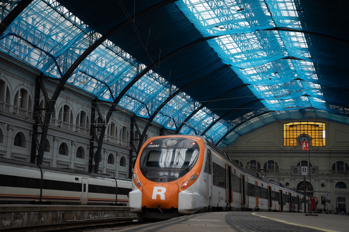Archivo - Un tren en la estación de Francia