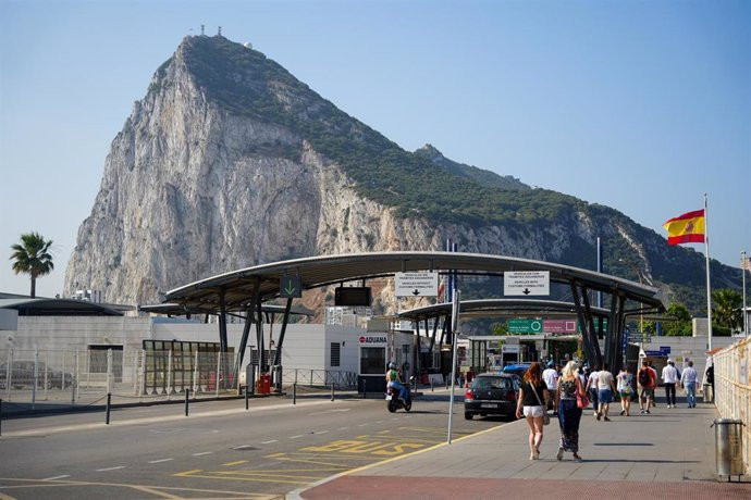Gibraltar pacta un impuesto del 15% para alinearse con la UE y avanzar hacia el espacio Schengen