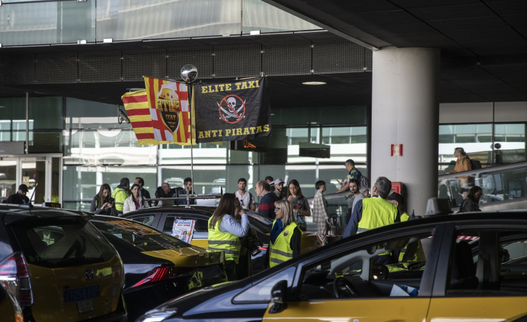Los taxistas desconvocan las protestas de la semana que viene en el Aeropuerto de Barcelona