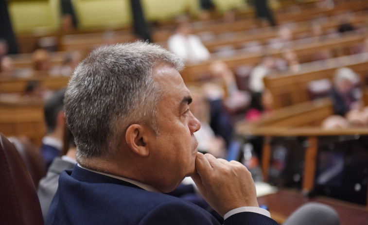 Santos Cerdán no se va (de momento): mantiene su escaño un día después de anunciar su retirada
