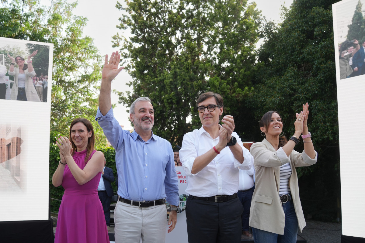 El presidente de la Generalitat y líder del PSC, Salvador Illa, en un acto en Barcelona junto al alcalde de Barcelona, Jaume Collboni, y las alcaldesas de Sabadell (Barcelona), Marta Farrés, y Reus 