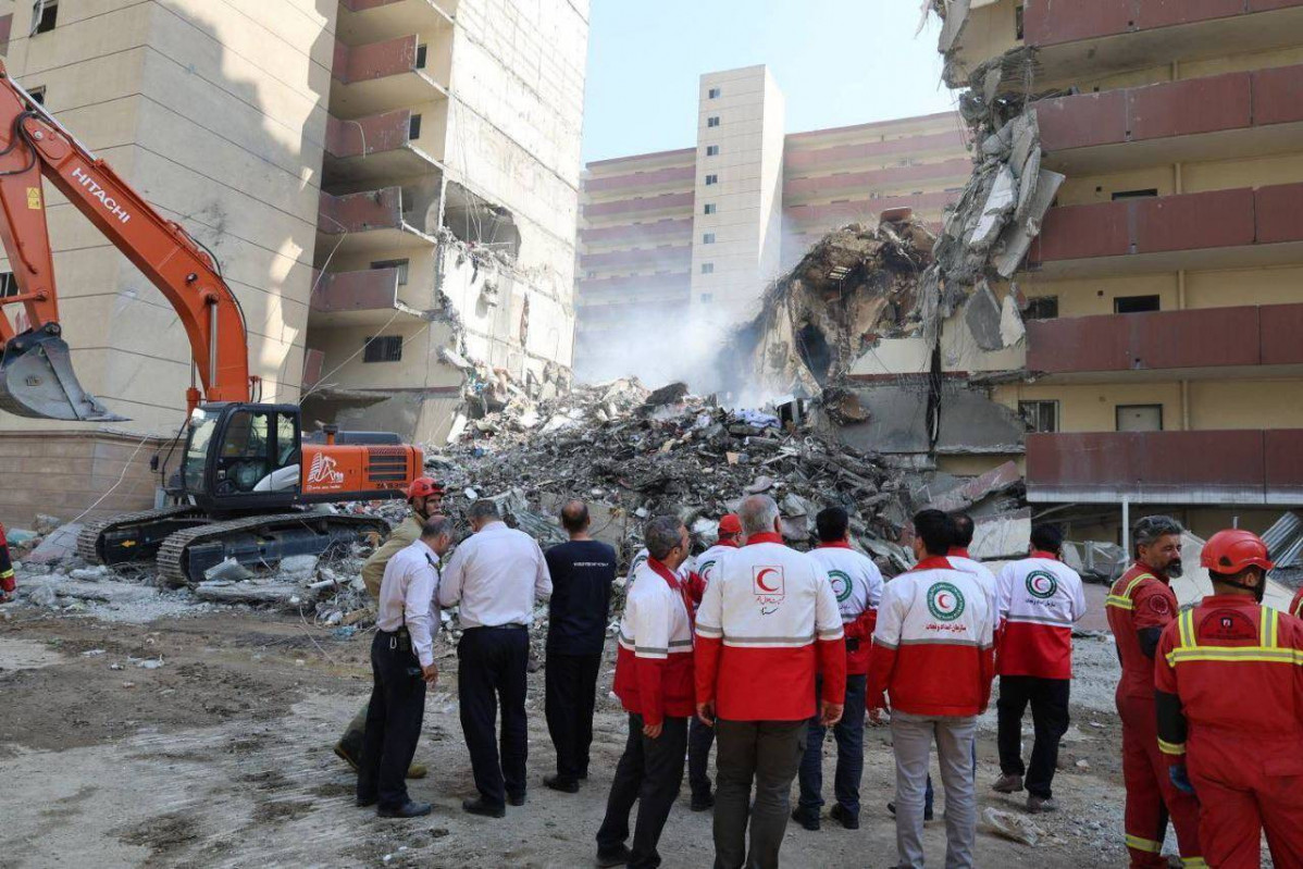 EuropaPress 6798982 june 14 2025 tehran iran rescue teams are working outside building that was