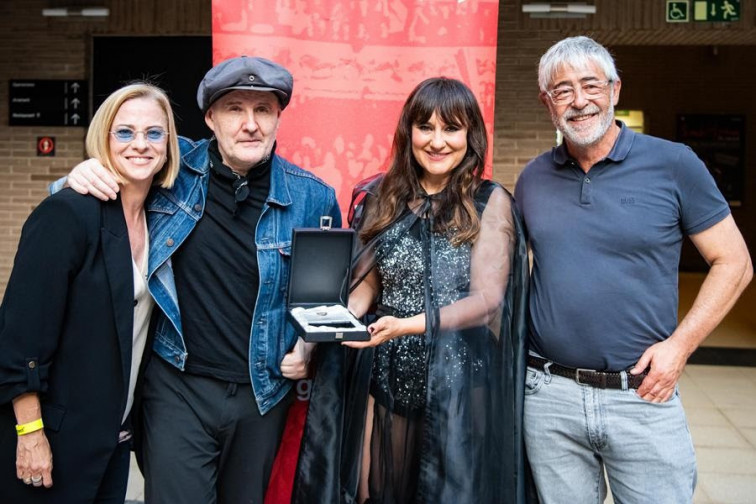 ¡Amaral arrasa en el Guitar BCN con un 