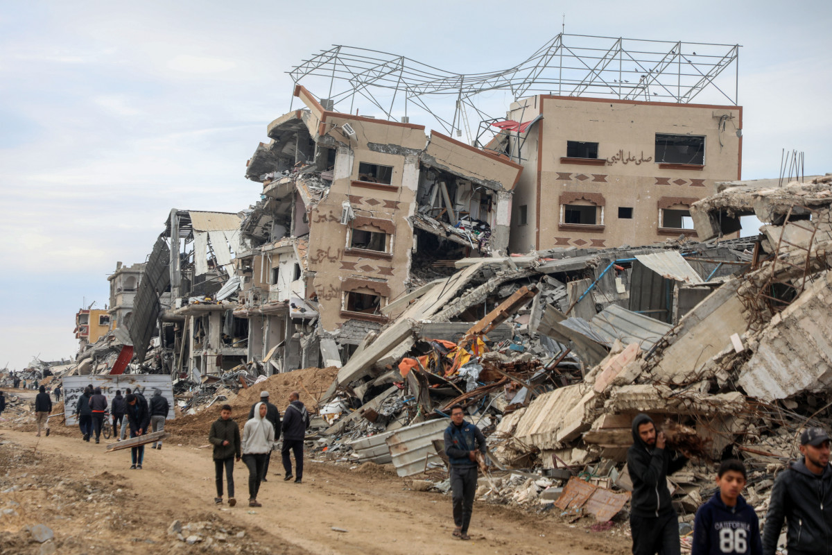 EuropaPress 6799769 gaza feb 10 2025    displaced palestinians who take their way home from the