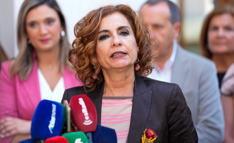 Montero: “Me siento profundamente traicionada, dolida e indignada con el señor Santos Cerdán”