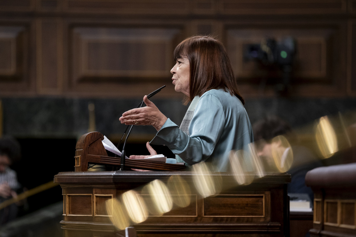 Archivo - La presidenta del PSOE, Cristina Narbona, interviene durante una sesión plenaria en el Congreso de los Diputados, a 6 de mayo de 2025, en Madrid (España).