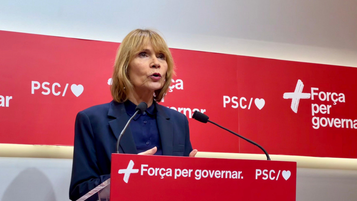 Archivo - La viceprimera secretaria y portavoz del PSC, Lluïsa Moret, en una rueda de prensa desde la sede del partido