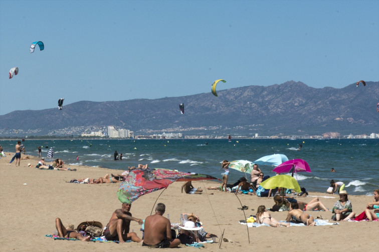 Dos muertos, un herido grave y diversos rescates en playas de Tarragona y Girona este fin de semana