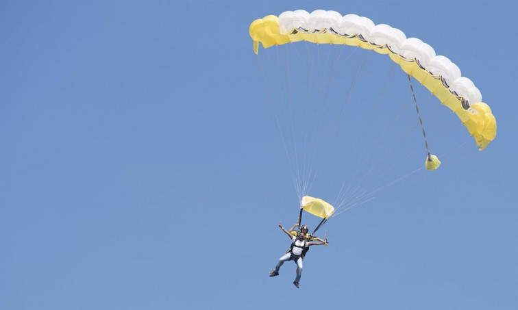Grave accidente de paracaidismo en Castelló d’Empúries: un herido trasladado en helicóptero al hospital Trueta