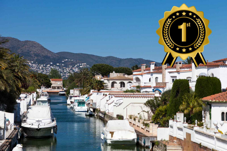 Este pueblo rodeado de canales es el secreto mejor guardado de la Costa Brava