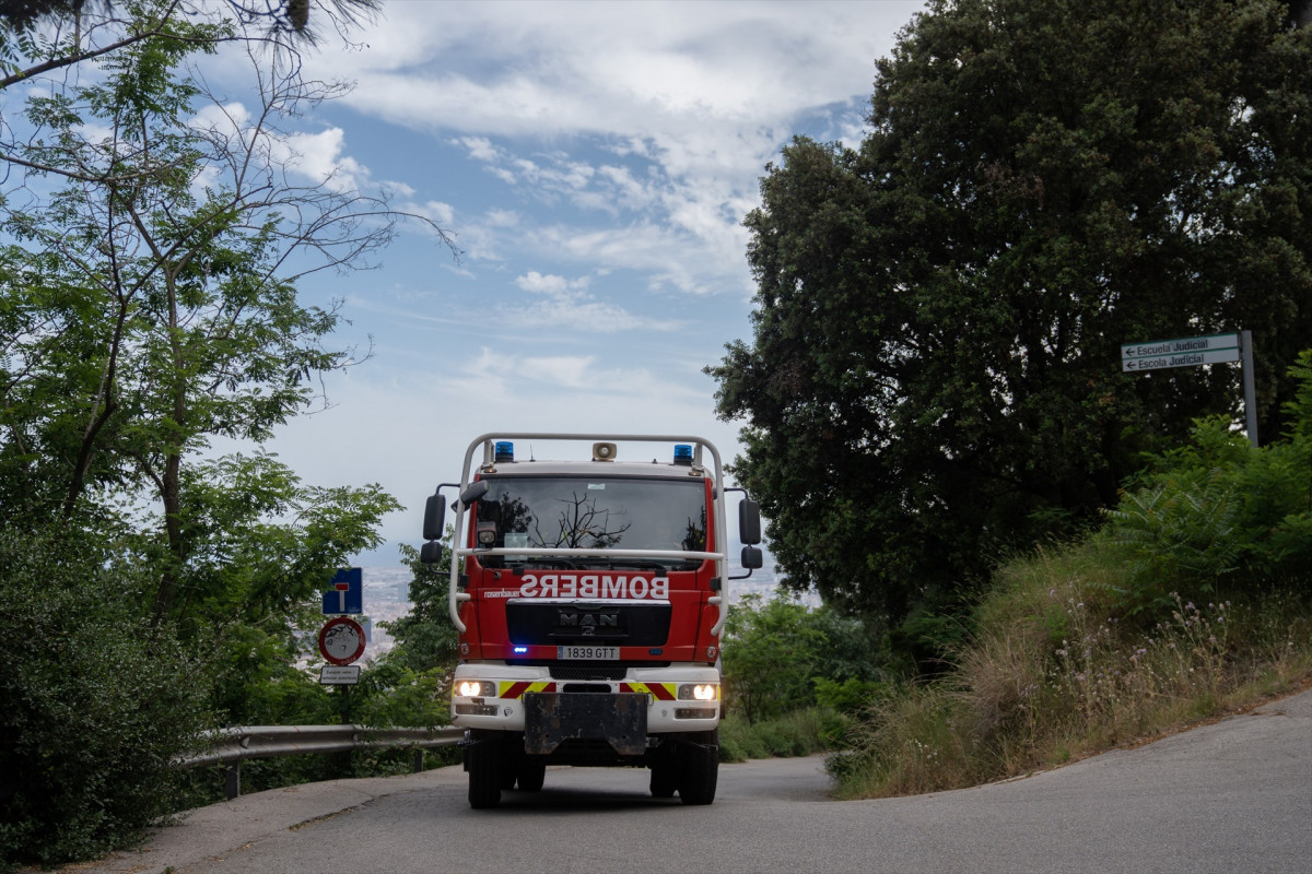 EuropaPress 6770380 varios bomberos simulacro incendio forestal montana collserola junio 2025