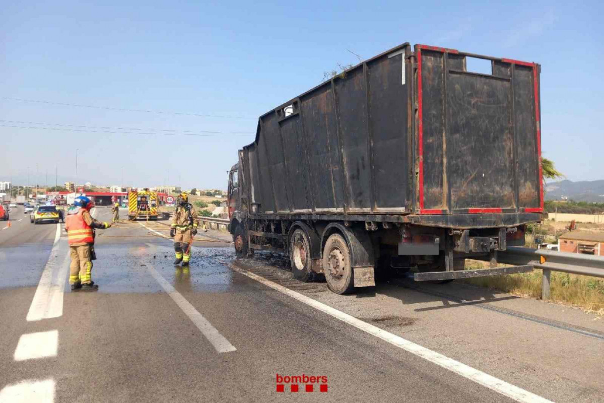 Incendio del camión en la AP 7 este viernes