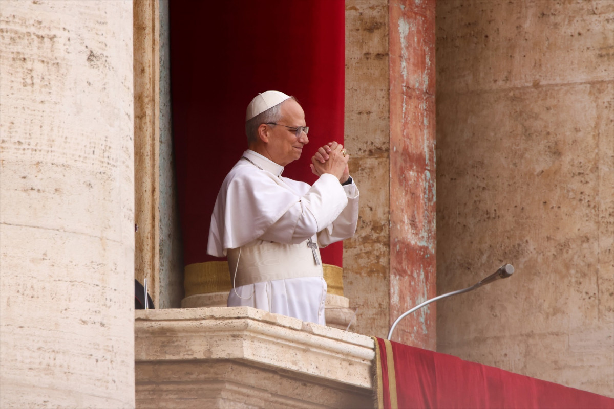 EuropaPress 6794900 may 11 2025 vatican city vatican pope leo xiv delivers his first regina (1)