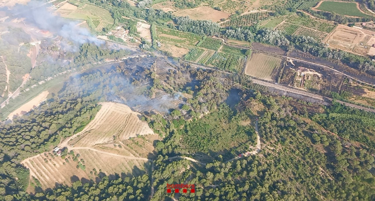 Incendio entre Martorell y Sant Esteve Sesrovires (Barcelona)