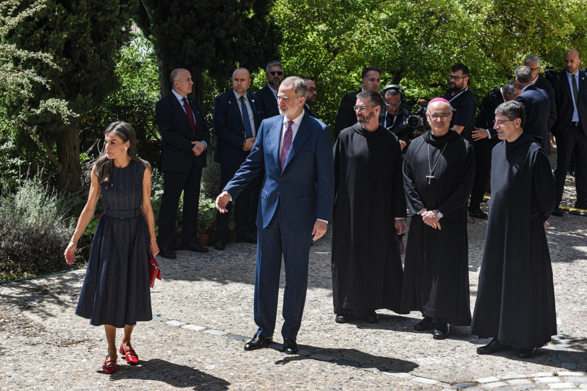 EuropaPress 6817353 reyes felipe vi letizia monasterio montserrat