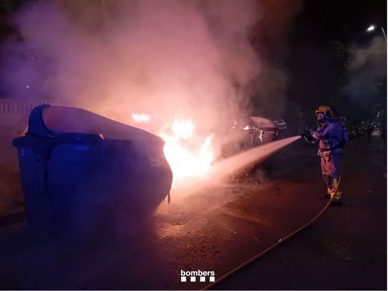 La verbena de Sant Joan se salda con 1.356 avisos a los bomberos y 32 detenidos en toda Catalunya