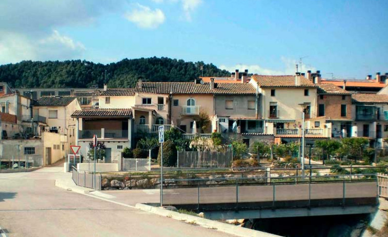 Este pequeño pueblo barcelonés ofrece vivienda gratis y 15.000 euros para evitar su desaparición