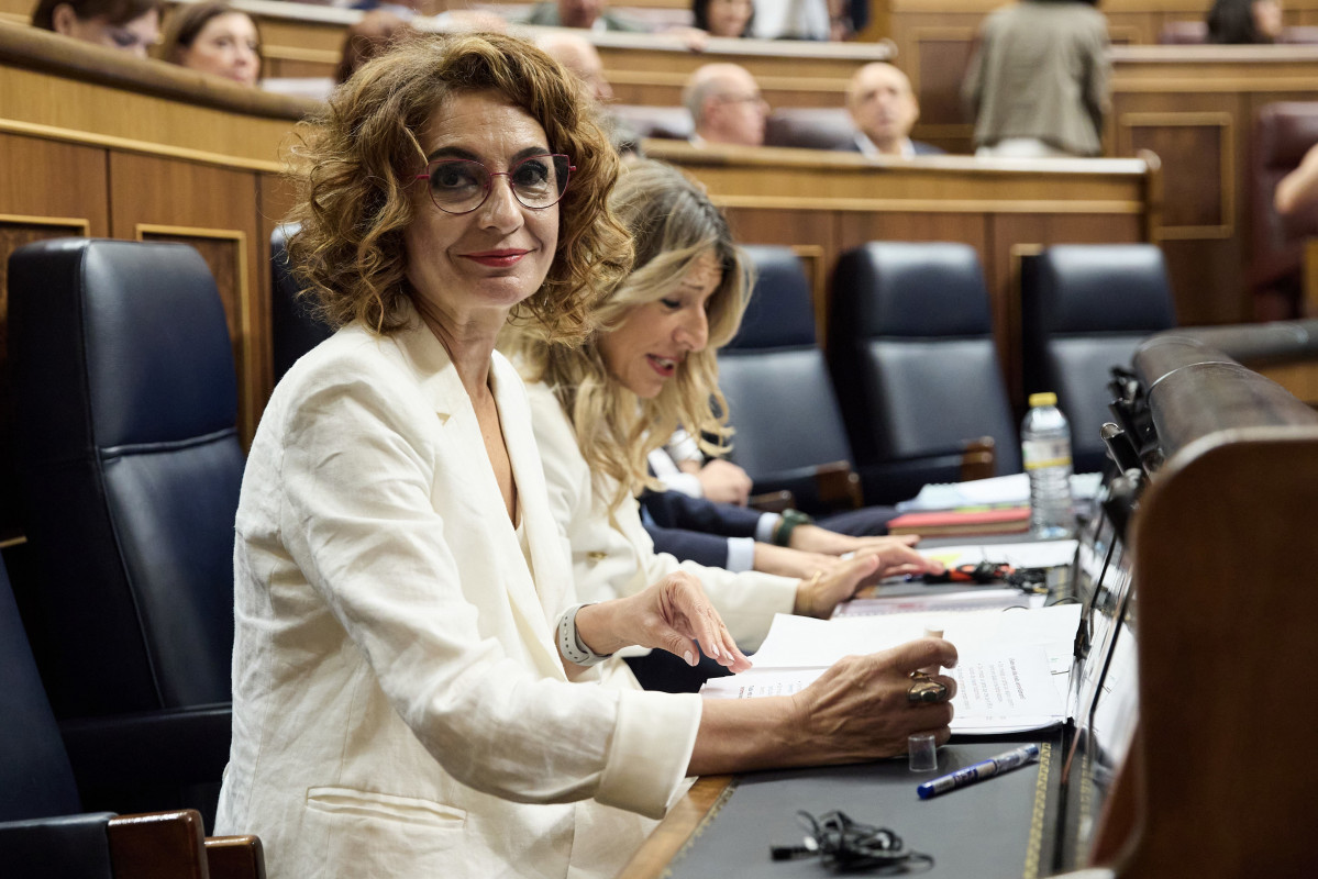 La vicepresidenta primera y ministra de Hacienda, María Jesús Montero, durante un pleno en el Congreso de los Diputados, a 25 de junio de 2025, en Madrid (España).