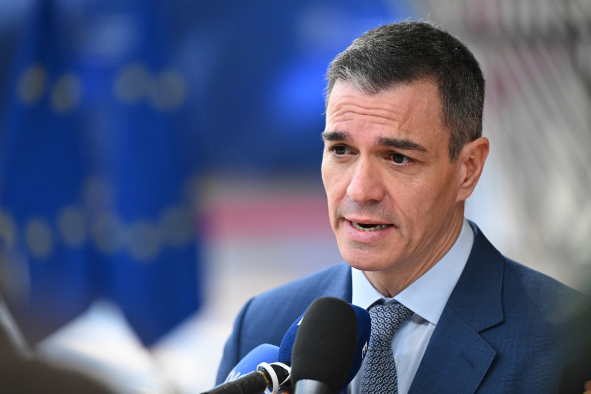 Archivo - El presidente del Gobierno, Pedro Sánchez, en declaraciones a su llegada al Consejo Europeo en Bruselas.