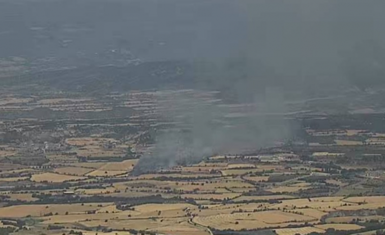 Un incendio en Isona i Conca Dellà desplega 15 dotaciones de Bombers para frenar el fuego en zona agrícola