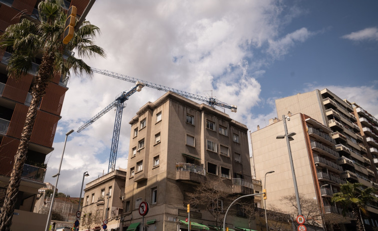 Barcelona dará hasta 1.500 € al mes a familias vulnerables que estén sin vivienda