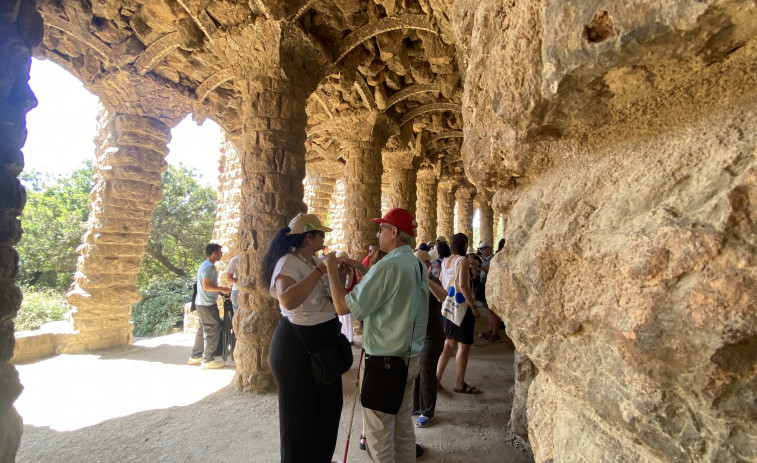 Cuando el Park Güell se ve con las manos: una visita extraordinaria
