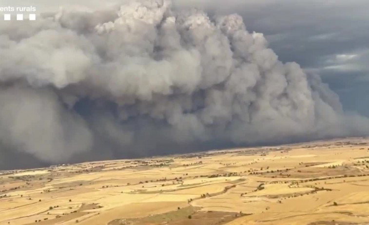 Video: Así ha sido la columna de humo que ha rodeado la Segarra