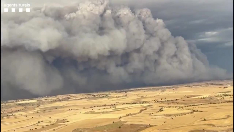 Video: Así ha sido la columna de humo que ha rodeado la Segarra