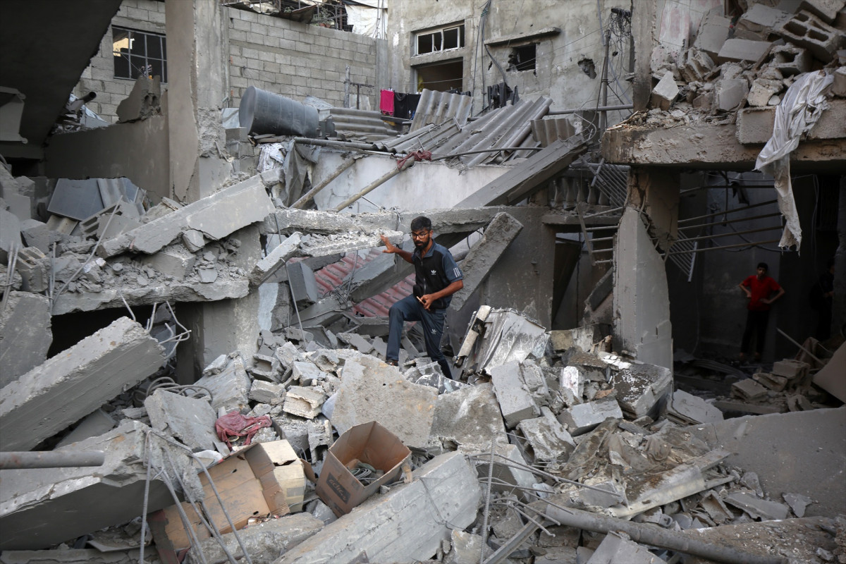 EuropaPress 6826729 27 june 2025 palestinian territories gaza city palestinians inspect the
