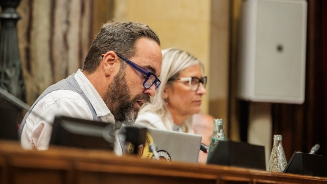 EuropaPress 6837566 secretario segundo mesa parlament juli fernandez pleno