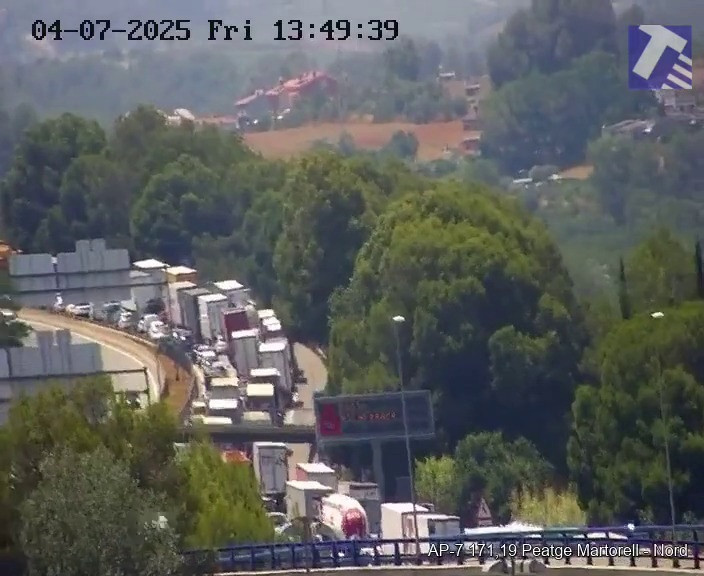 Accidente múltiple en la AP-7 con 7 vehículos implicados: colas kilométricas entre Avinyonet y Castellví